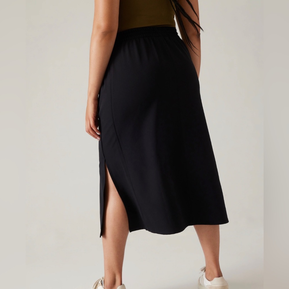 Athleta stride midi skirt (original version)
